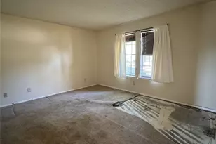 541 Towne House Ln, Richardson, TX 75081 - Photo 2
