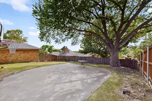 2413 Club Meadow Dr, Garland, TX 75041 - Photo 36