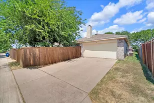 2460 Mallory Ln, Lancaster, TX 75134 - Photo 18