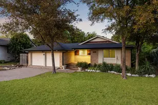 8938 Angleton Pl, Dallas, TX 75243 - Photo 2