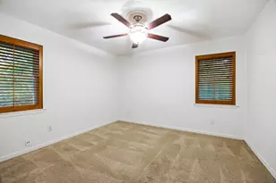 8938 Angleton Pl, Dallas, TX 75243 - Photo 12