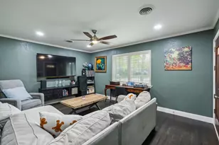 8938 Angleton Pl, Dallas, TX 75243 - Photo 4