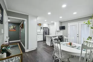 8938 Angleton Pl, Dallas, TX 75243 - Photo 8