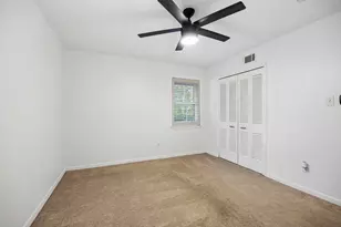 8938 Angleton Pl, Dallas, TX 75243 - Photo 16