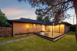 8938 Angleton Pl, Dallas, TX 75243 - Photo 22