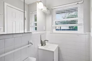 8938 Angleton Pl, Dallas, TX 75243 - Photo 18