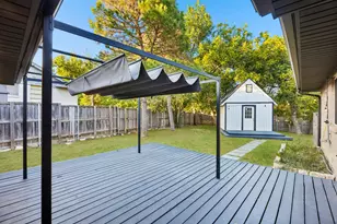 8938 Angleton Pl, Dallas, TX 75243 - Photo 24