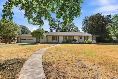 920 Park Avenue, Bonham, TX 75418 - Photo 1
