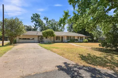 920 Park Avenue, Bonham, TX 75418 - Photo 2
