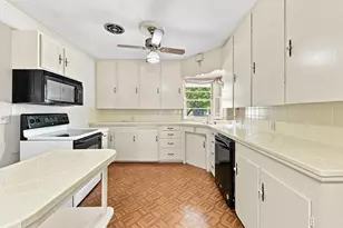 920 Park Ave, Bonham, TX 75418 - Photo 10