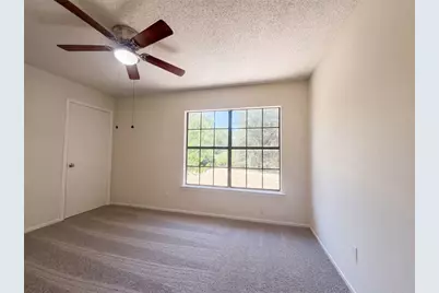 526 Royal Valley Road, Grand Prairie, TX 75052 - Photo 18
