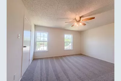 526 Royal Valley Road, Grand Prairie, TX 75052 - Photo 10