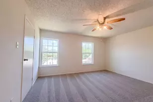 526 Royal Valley Rd, Grand Prairie, TX 75052 - Photo 10