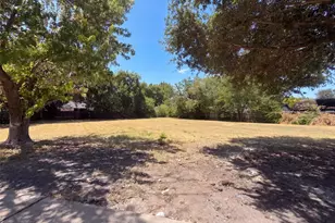 526 Royal Valley Rd, Grand Prairie, TX 75052 - Photo 20