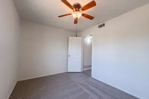 526 Royal Valley Rd, Grand Prairie, TX 75052 - Photo 14