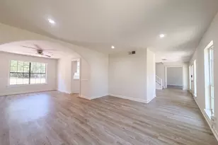526 Royal Valley Rd, Grand Prairie, TX 75052 - Photo 2
