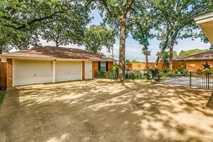 218 W Holland Dr, Irving, TX 75062 - Photo 2