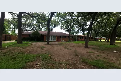 218 W Holland Drive, Irving, TX 75062 - Photo 1