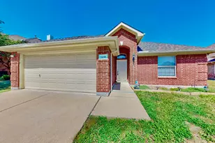1216 Lake Forest Dr, Grand Prairie, TX 75052 - Photo 1