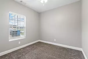 426 W Coffin St, Denison, TX 75020 - Photo 8