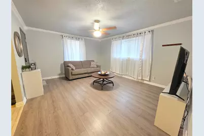 1043 Blaylock Circle S, Irving, TX 75061 - Photo 4
