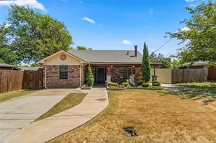 207 Washington Ave, Saginaw, TX 76179 - Photo 1