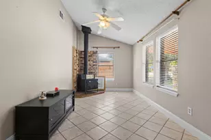 207 Washington Ave, Saginaw, TX 76179 - Photo 4