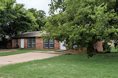 1000 S Mary Street, Arlington, TX 76010 - Photo 1