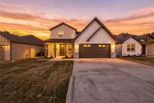 5557 Mercedes Cir, Granbury, TX 76048 - Photo 1