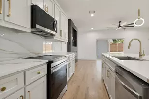 3728 Mt Ranier St, Dallas, TX 75211 - Photo 4