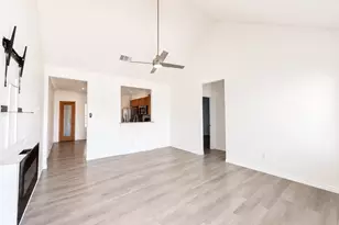 703 Perry Ave, Waxahachie, TX 75165 - Photo 2