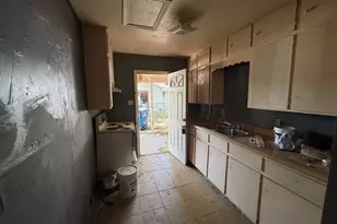 913 N 7th St, Sanger, TX 76266 - Photo 2