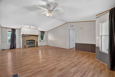 125 Enchanted Oaks Court, Hudson Oaks, TX 76087 - Photo 6