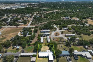 125 Enchanted Oaks Ct, Hudson Oaks, TX 76087 - Photo 2