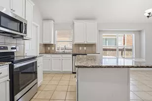 636 Brooks St, Crowley, TX 76036 - Photo 10