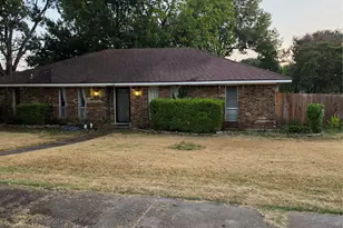 1033 Shadywood Ln, DeSoto, TX 75115 - Photo 2