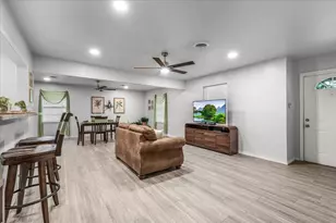 2244 Cambridge Dr, Irving, TX 75061 - Photo 2