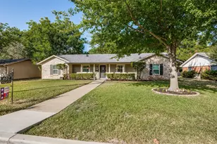 407 Floyd St, Waxahachie, TX 75165 - Photo 2