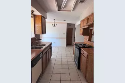 2703 Capistrano Court S, Arlington, TX 76015 - Photo 12