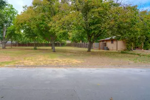 310 Blevins St, Grapevine, TX 76051 - Photo 12