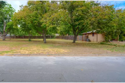 310 Blevins Street, Grapevine, TX 76051 - Photo 12