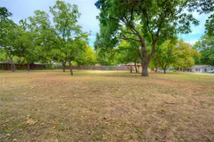 310 Blevins St, Grapevine, TX 76051 - Photo 10
