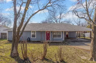 207 E Travis St, Leonard, TX 75452 - Photo 2