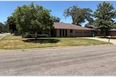 2104 N Woodland Street, Stephenville, TX 76401 - Photo 2