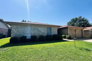 121 N Heights Dr, Crowley, TX 76036 - Photo 2