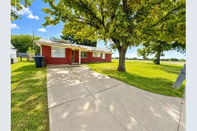 1902 Joslin Street, Cleburne, TX 76033 - Photo 1