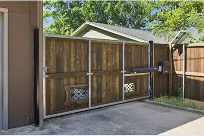 2811 Crowley Court, Arlington, TX 76012 - Photo 32