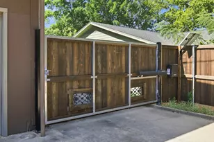 2811 Crowley Ct, Arlington, TX 76012 - Photo 32