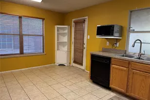 824 Mulder Dr, Arlington, TX 76001 - Photo 10