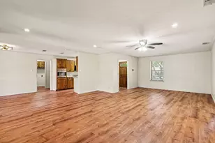 1510 Surry Pl Dr, Cleburne, TX 76033 - Photo 16